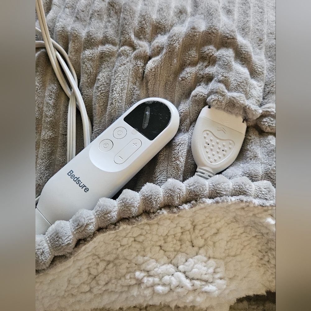 SOLD Bedsure Heated Blanket with Remote/Timer